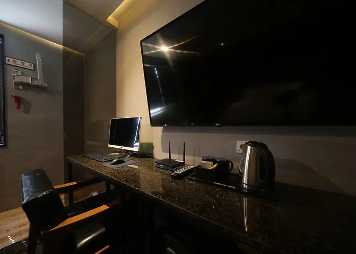 Hotel Beomil Brown Dot 2*