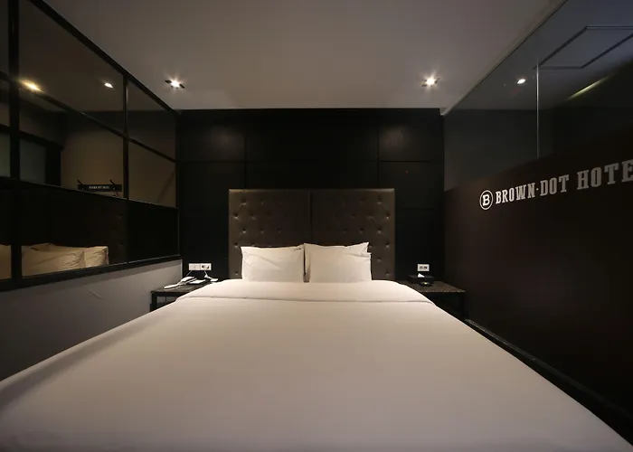 Hotel Beomil Brown Dot