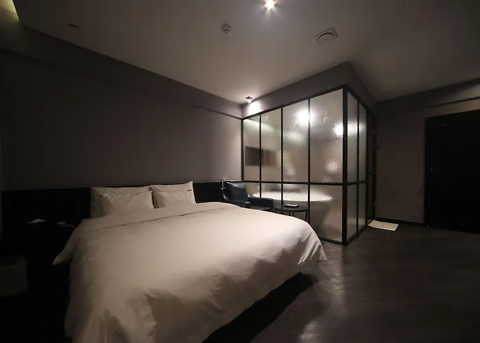 Hotel Beomil Brown Dot 2*