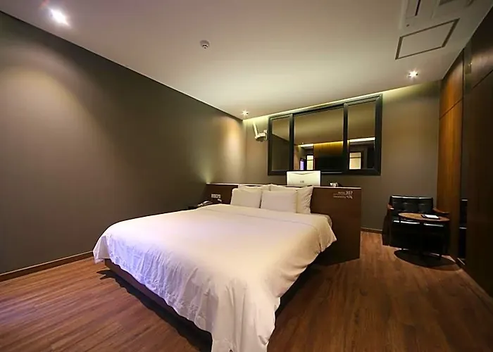 Hotel Beomil Brown Dot