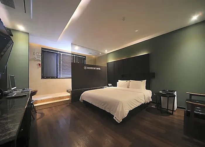 Hotel Beomil Brown Dot