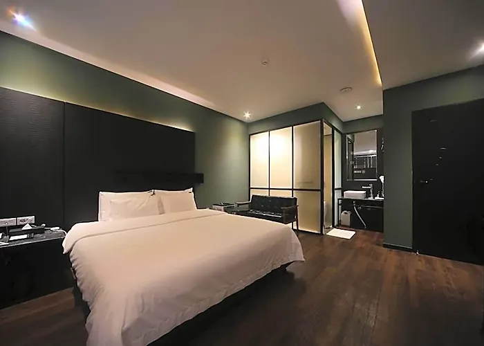 Hotel Beomil Brown Dot 2*