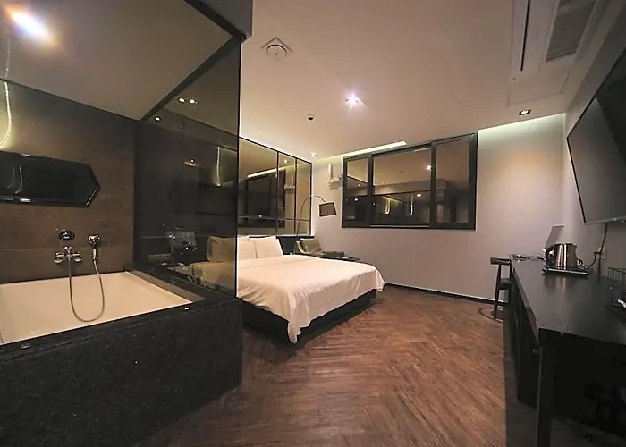 Beomil Brown Dot Hotel 2*