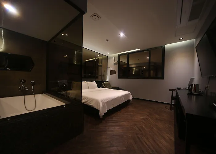 Hotel Beomil Brown Dot Pusan