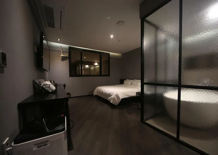 Hotel Beomil Brown Dot 2*