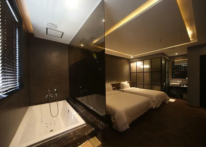 Beomil Brown Dot Hotel 2*
