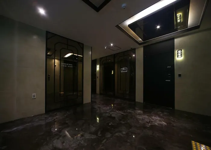 Beomil Brown Dot Hotel 2*