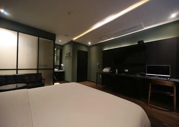 Hotel Beomil Brown Dot 2*