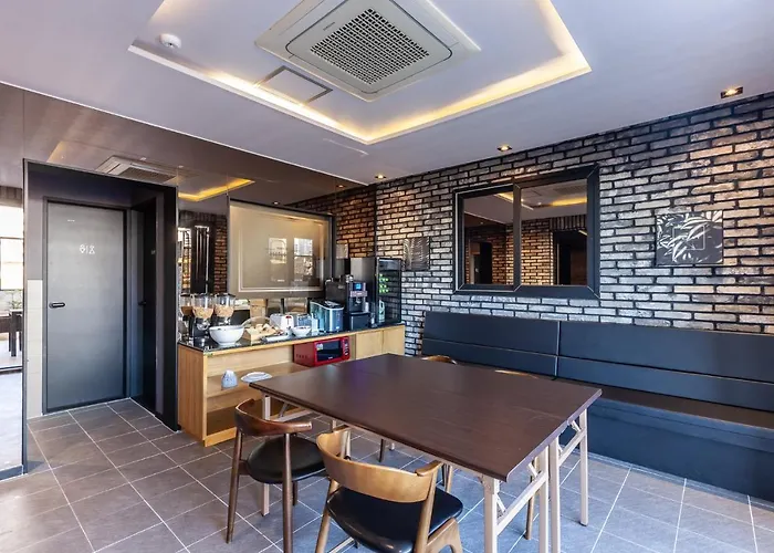 Hotel Beomil Brown Dot