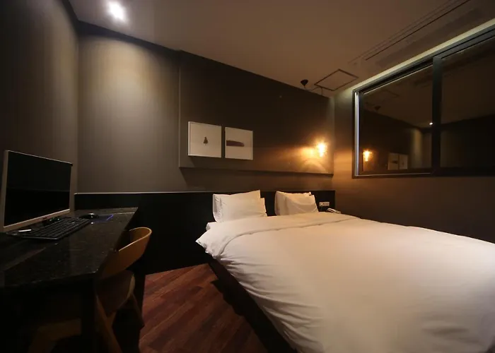 Hotel Beomil Brown Dot 2*